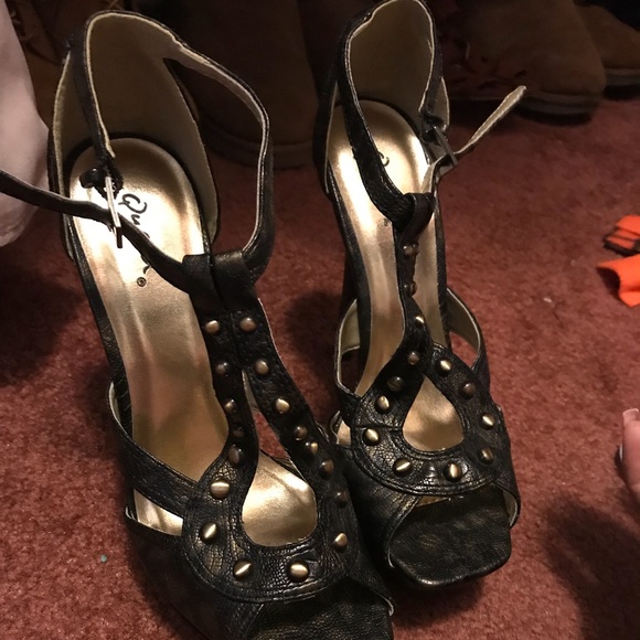 Qupid Heels - Picture 1 of 3